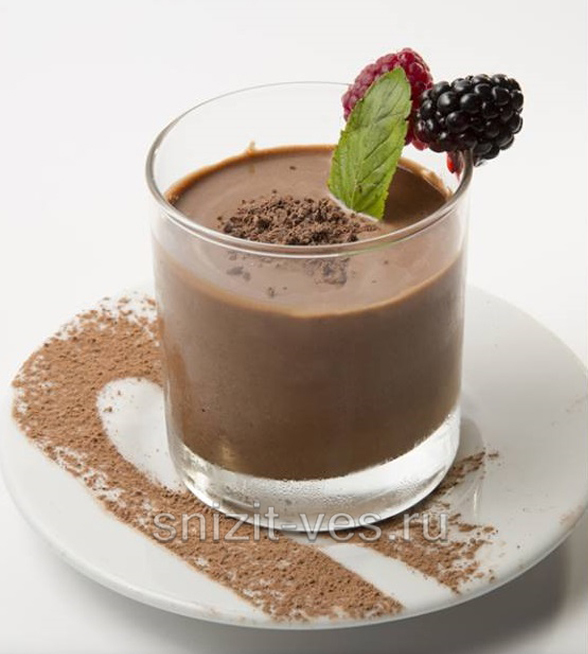 Шоколадный полдник из протеинового коктейля со вкусом шоколада от Гербала... Стакан с коктейлем